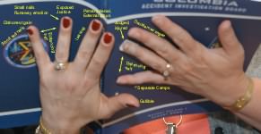 STS-107 Suzanne Hilding, Lynn Cline Hands
